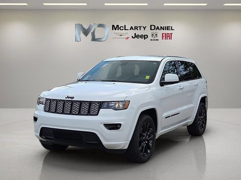 Used 2022 Jeep Grand Cherokee Laredo X AWD/4WD image 2
