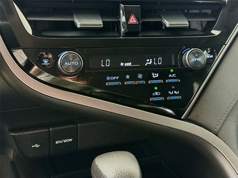 Used 2021 Toyota Camry LE FWD image 9