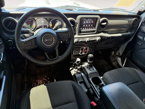 Used 2023 Jeep Wrangler Unlimited w/ Cold Weather Group AWD/4WD image 15