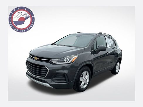 Used 2018 Chevrolet Trax LT w/ LT Convenience Package FWD image 1