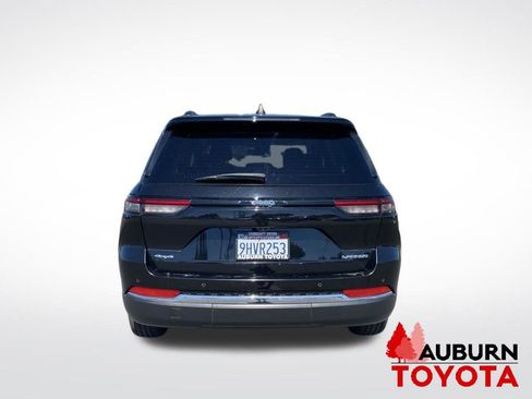 Used 2023 Jeep Grand Cherokee Laredo w/ Luxury Tech Group I AWD/4WD image 6