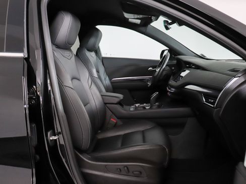Used 2023 Cadillac XT4 Luxury w/ Cold Weather Package AWD/4WD image 14