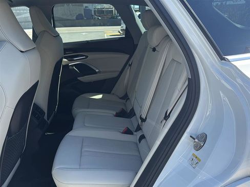 Used 2025 Audi Q5 Prestige AWD/4WD image 15
