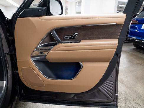 Used 2023 Land Rover Range Rover SE image 23