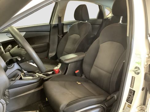 Used 2022 Kia Forte LXS FWD image 9