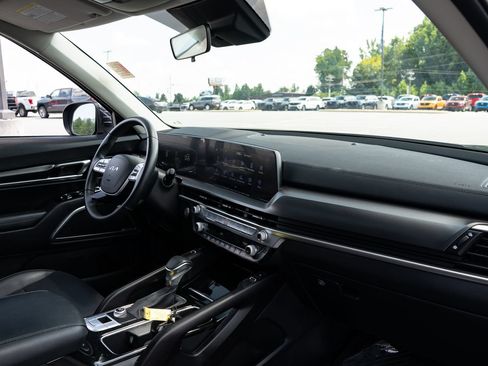 Used 2025 Kia Telluride S FWD image 23