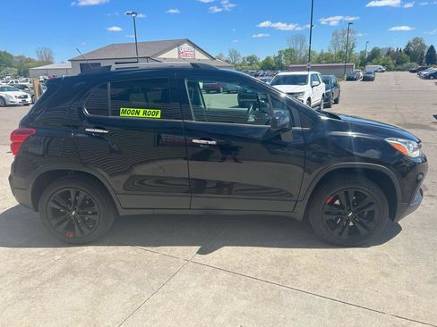 Used 2018 Chevrolet Trax LT w/ Sun & Sound Package AWD/4WD image 4