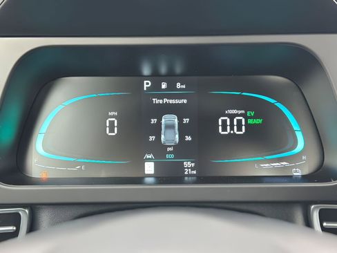 Used 2025 Hyundai Elantra Blue image 12