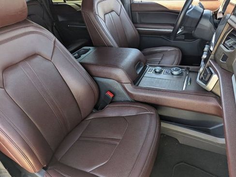 Used 2024 Ford Expedition Limited image 10