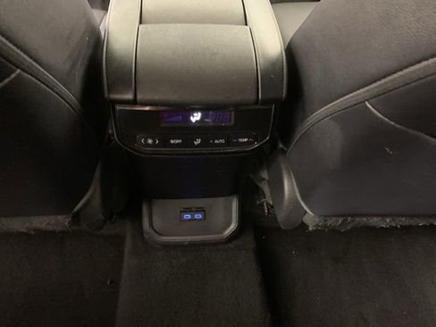 Used 2022 Toyota Highlander XLE image 35
