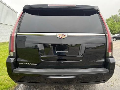Used 2020 Cadillac Escalade Platinum AWD/4WD image 17