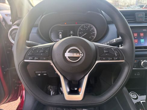 Used 2025 Nissan Versa SV image 27