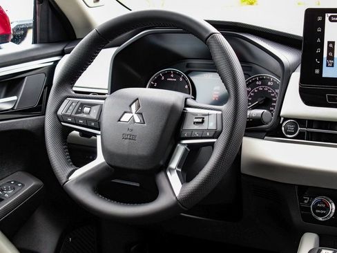New 2025 Mitsubishi Outlander SE AWD/4WD image 25