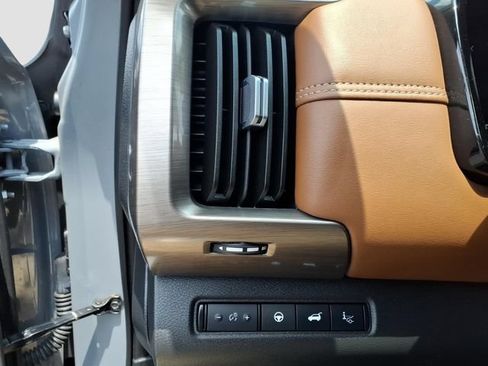 Used 2024 Nissan Pathfinder Platinum AWD/4WD image 26