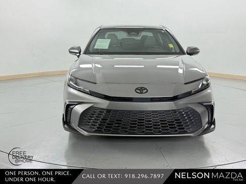 Used 2025 Toyota Camry SE w/ Convenience Package FWD image 2