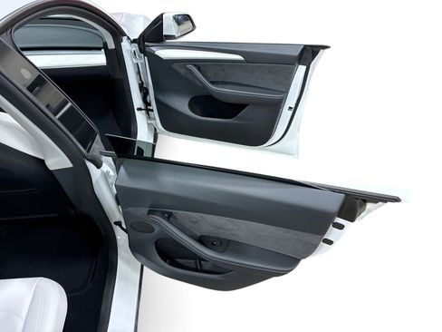 Certified 2023 Tesla Model Y AWD image 12