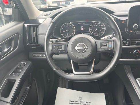 Used 2025 Nissan Pathfinder SV FWD image 32