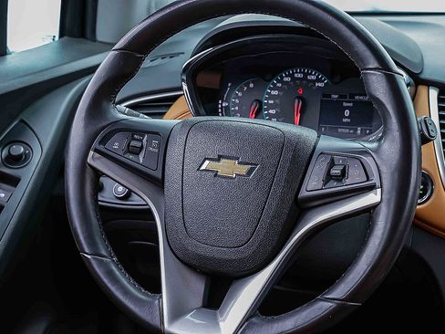 Used 2017 Chevrolet Trax LT w/ LT Convenience Package image 9