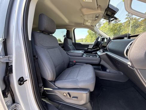 Used 2025 Ford Expedition Active RWD image 12