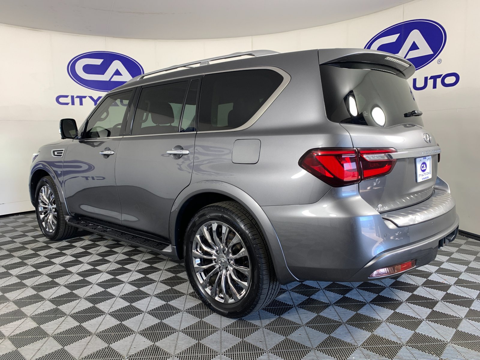 Used 2019 INFINITI QX80 Luxe w/ All-Season Package RWD image 5
