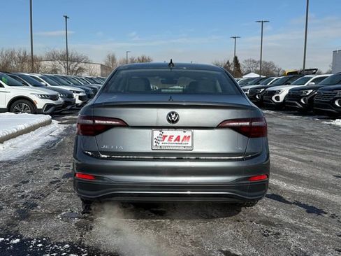 Used 2024 Volkswagen Jetta SE w/ Panoramic Sunroof Package image 6