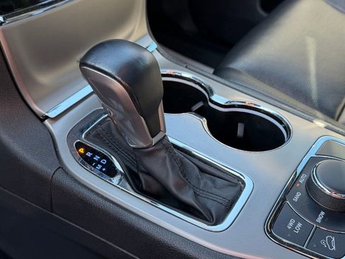 Used 2021 Jeep Grand Cherokee Limited w/ Luxury Group II image 9