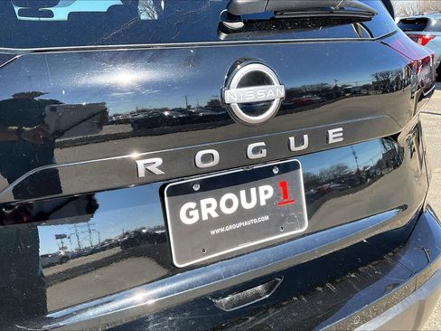 Used 2025 Nissan Rogue SV image 31