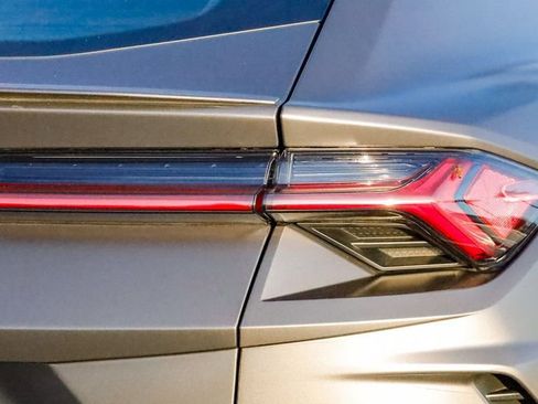 Used 2022 Lamborghini Urus image 13