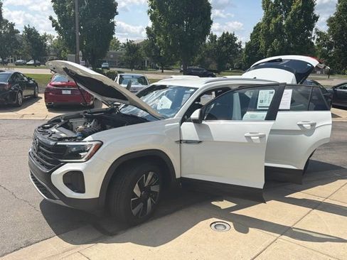 Used 2025 Volkswagen Atlas Cross Sport SE AWD/4WD image 10