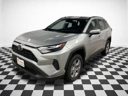 Used 2025 Toyota RAV4 XLE AWD/4WD image 4