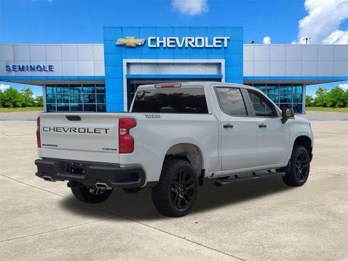 Used 2026 Chevrolet Silverado 1500 Custom Trail Boss w/ LPO, Dark Essentials Package AWD/4WD image 4