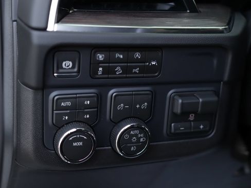 New 2026 Chevrolet Suburban LT w/ Comfort Package AWD/4WD image 10