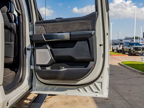 Used 2025 Ford F450 Platinum w/ FX4 Off-Road Package AWD/4WD image 39