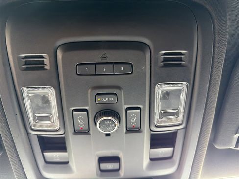 Used 2023 Chevrolet Tahoe Z71 w/ Luxury Package image 34