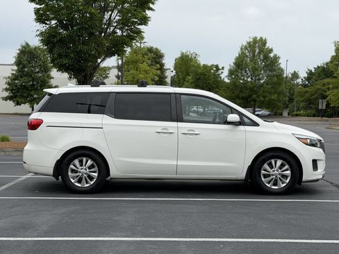 Used 2016 Kia Sedona LX FWD image 5