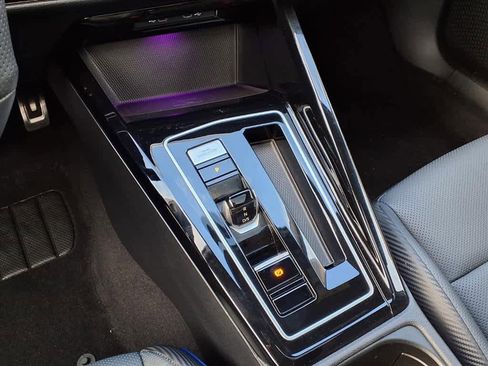 Used 2024 Volkswagen Golf R image 23