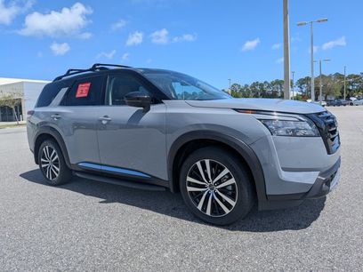 Used 2025 Nissan Pathfinder Platinum w/ Lighting Package (N93)