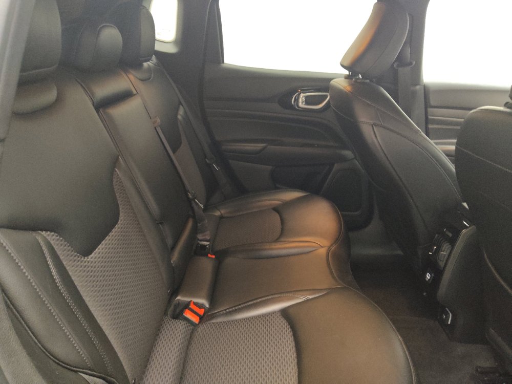 Used 2022 Jeep Compass Latitude w/ Sun and Sound Group AWD/4WD image 19