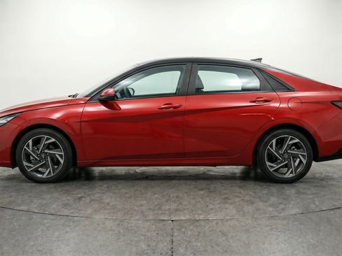 Used 2025 Hyundai Elantra SEL FWD image 5