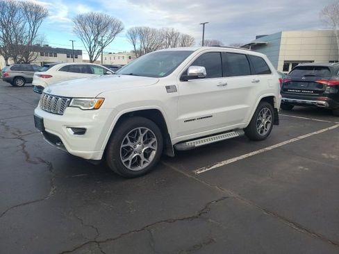 Used 2020 Jeep Grand Cherokee Overland image 2