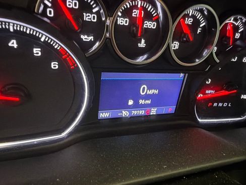 Used 2022 Chevrolet Silverado 1500 LT AWD/4WD image 5