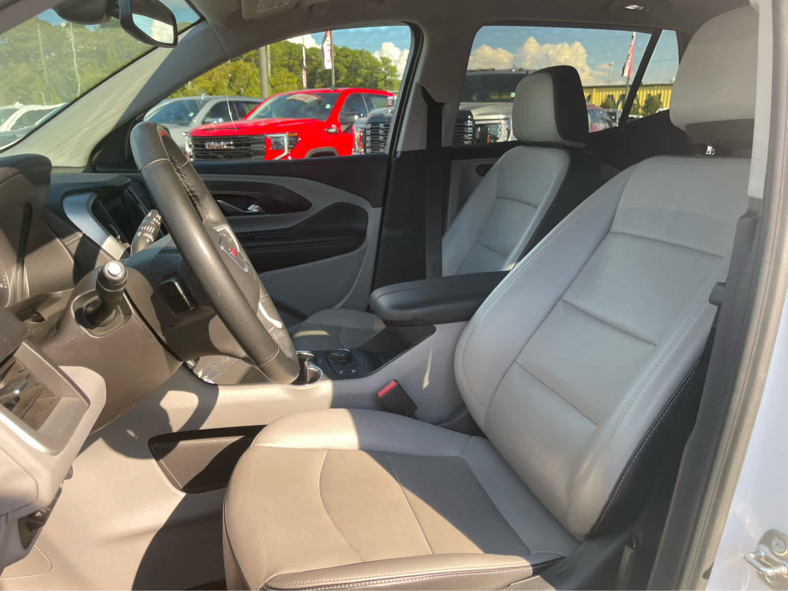 Used 2024 GMC Terrain SLT w/ Tech Package FWD image 12