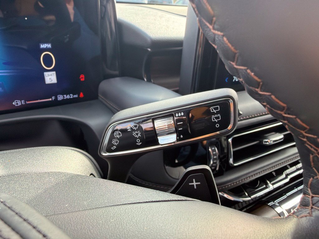 Used 2026 Lincoln Aviator Reserve AWD/4WD image 16
