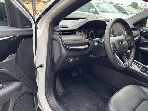Used 2025 Jeep Compass Trailhawk AWD/4WD image 32