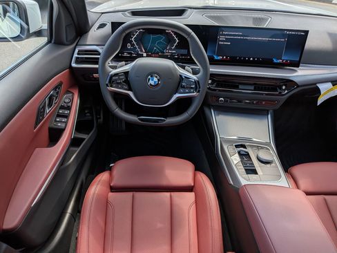 Used 2025 BMW 330i Sedan w/ Premium Package RWD image 32