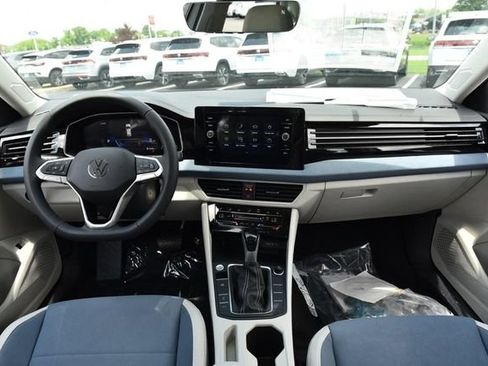 New 2026 Volkswagen Jetta SE FWD image 7