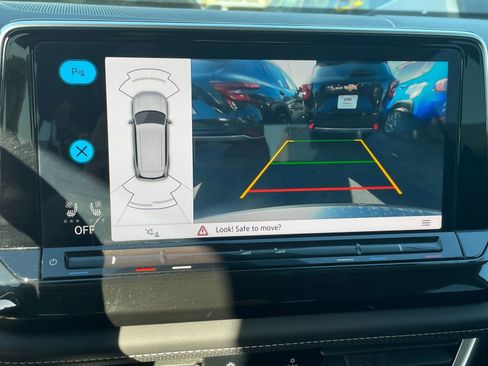 Used 2025 Volkswagen Atlas SE image 25