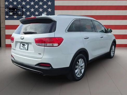 Used 2018 Kia Sorento AWD image 5