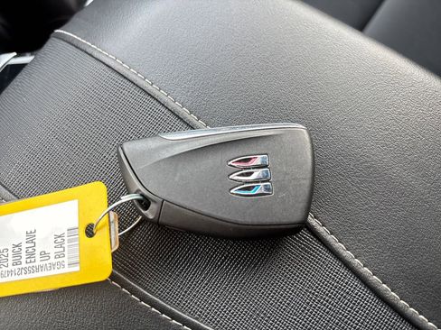 Used 2025 Buick Enclave Preferred image 30