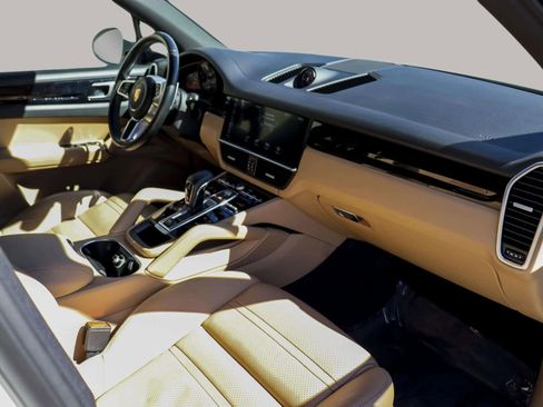 Used 2019 Porsche Cayenne image 36